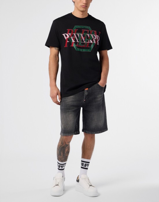 Товар черного цвета с внутренней стороны