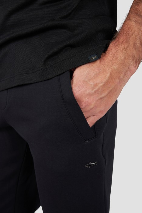 Товар черного цвета с внутренней стороны