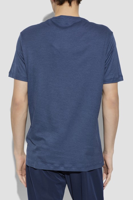 футболка  по цене 30000 руб вид справа