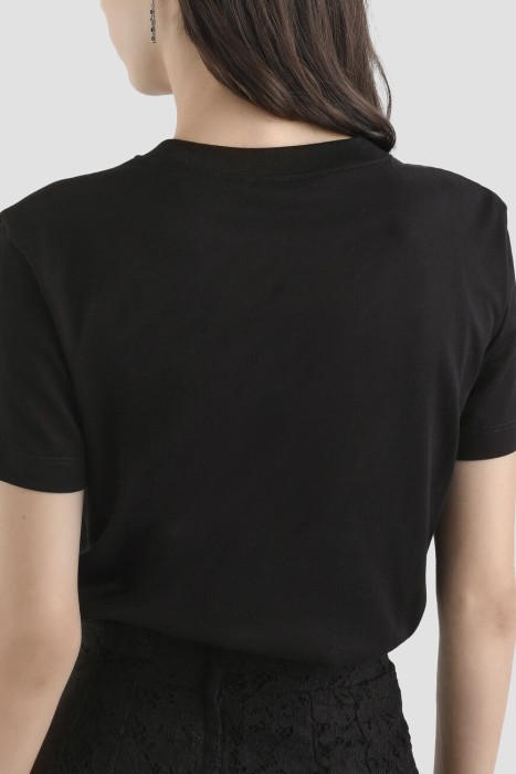 Товар черного цвета с внутренней стороны