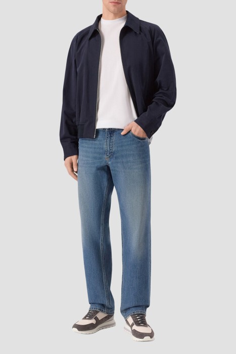 Товар белого цвета с внутренней стороны