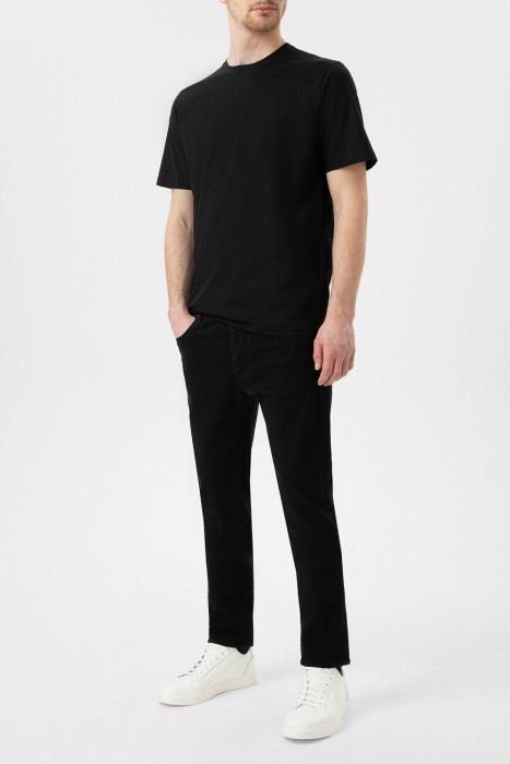 Товар черного цвета с внутренней стороны