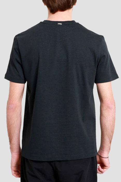 футболка  по цене 18000 руб вид справа