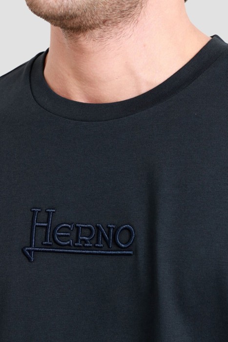 футболка  из франции вид сбоку