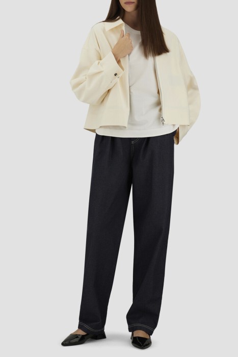 Товар белого цвета с внутренней стороны