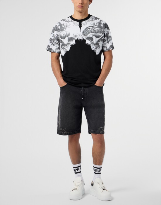 Товар черного цвета с внутренней стороны