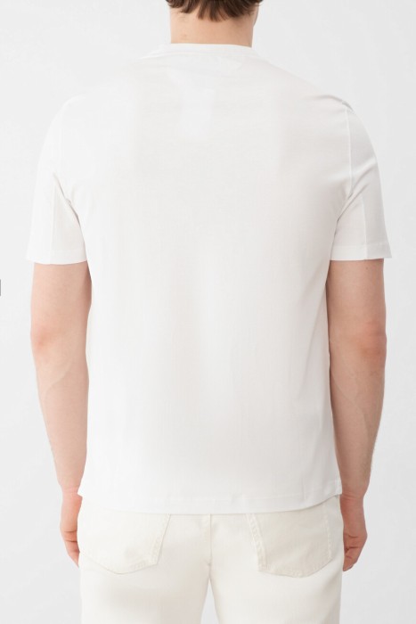 футболка  по цене 74000 руб вид справа