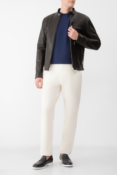 Товар синего цвета с внутренней стороны