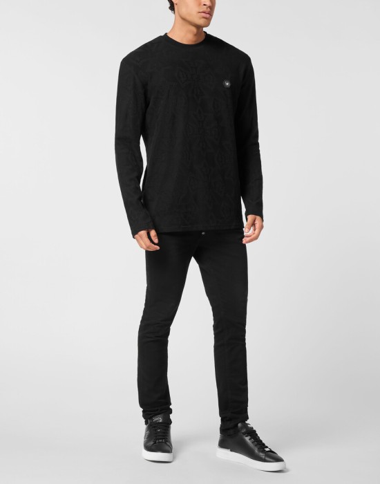 Товар черного цвета с внутренней стороны