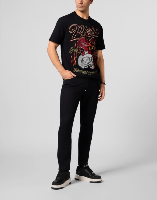 Товар черного цвета с внутренней стороны