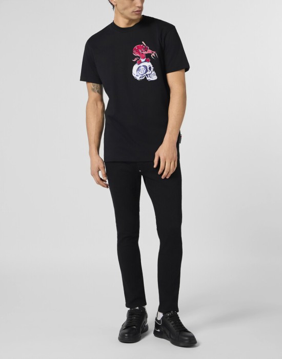 Товар черного цвета с внутренней стороны