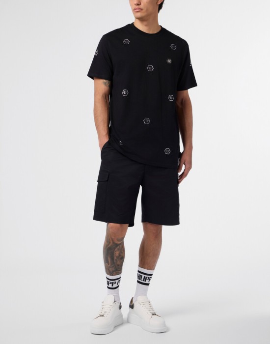 Товар черного цвета с внутренней стороны