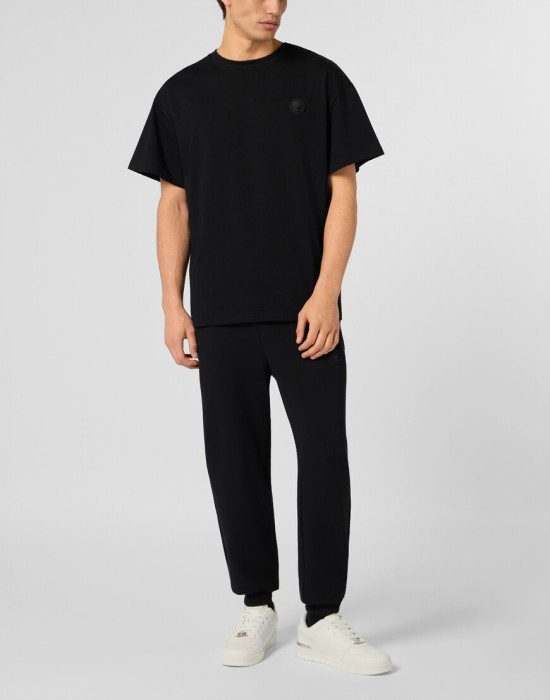 Товар черного цвета с внутренней стороны