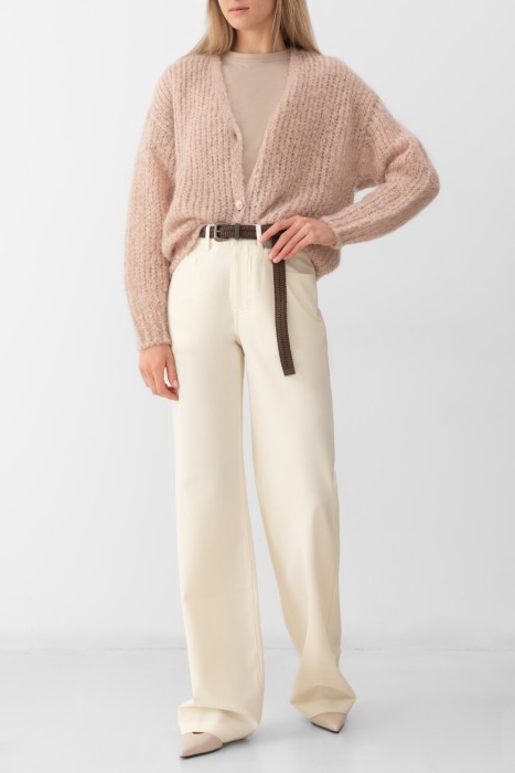 Товар бежевого цвета с внутренней стороны