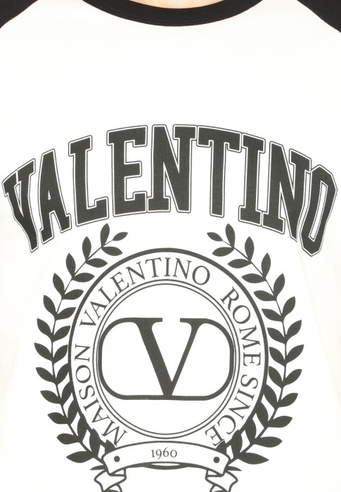 Товар белого цвета с внутренней стороны