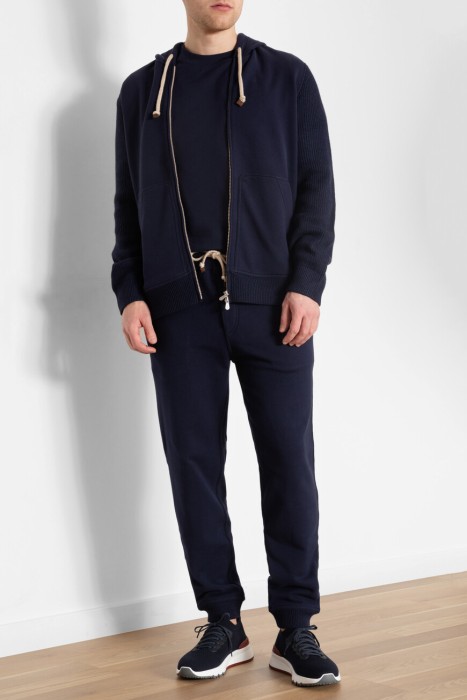 Товар синего цвета с внутренней стороны