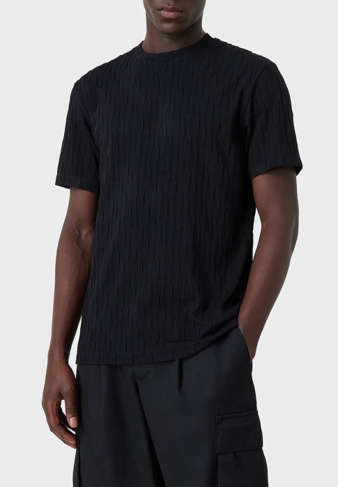 футболка  от бренда giorgio armani вид слева