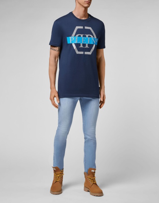 футболка  по цене 34240 руб вид справа