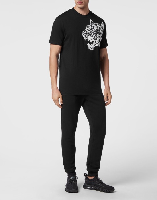 Товар черного цвета с внутренней стороны