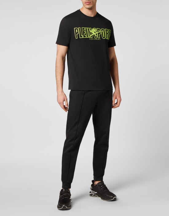 Товар черного цвета с внутренней стороны