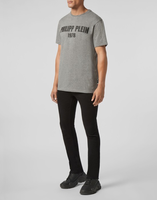 футболка  по цене 36696 руб вид справа