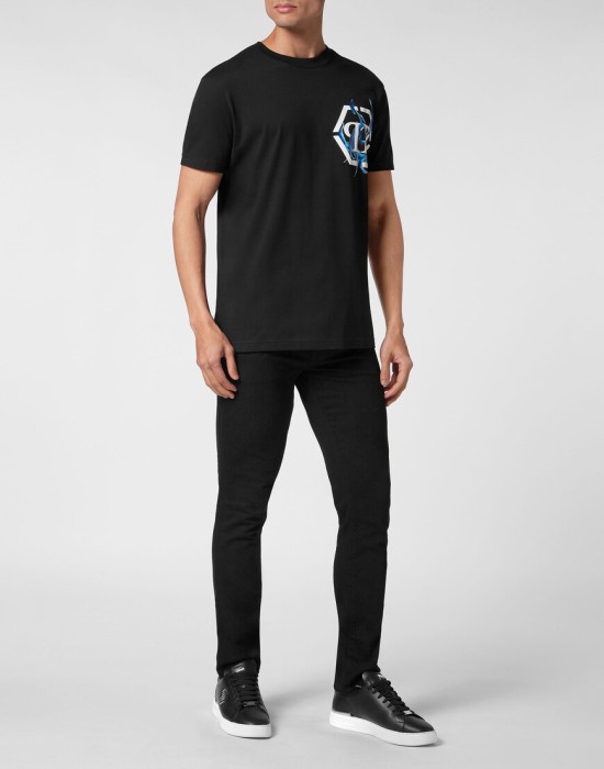 Товар черного цвета с внутренней стороны