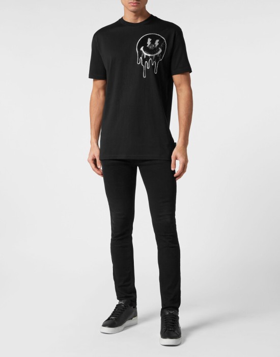 Товар черного цвета с внутренней стороны