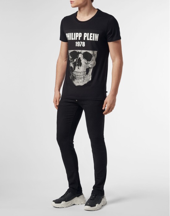 Товар черного цвета с внутренней стороны