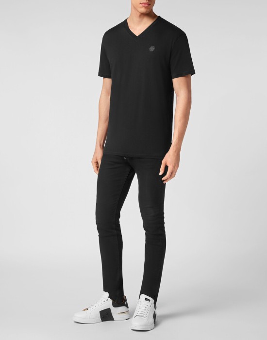 Товар черного цвета с внутренней стороны