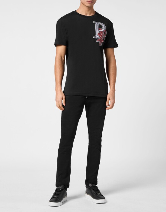 Товар черного цвета с внутренней стороны