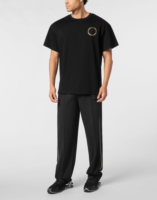 Товар черного цвета с внутренней стороны