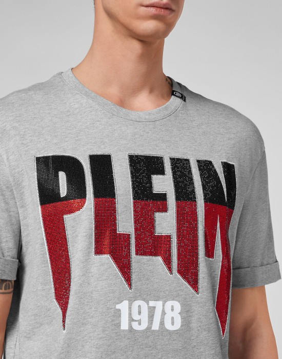 футболка  из америки вид сбоку