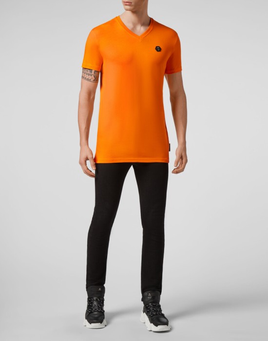 футболка  по цене 36696 руб вид справа