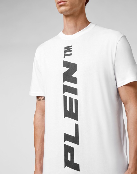 футболка  из америки вид сбоку