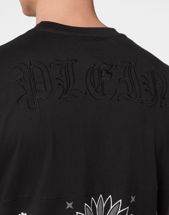 футболка  из америки вид сбоку