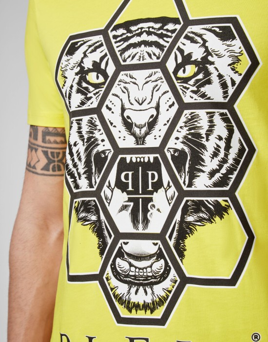 футболка  из америки вид сбоку