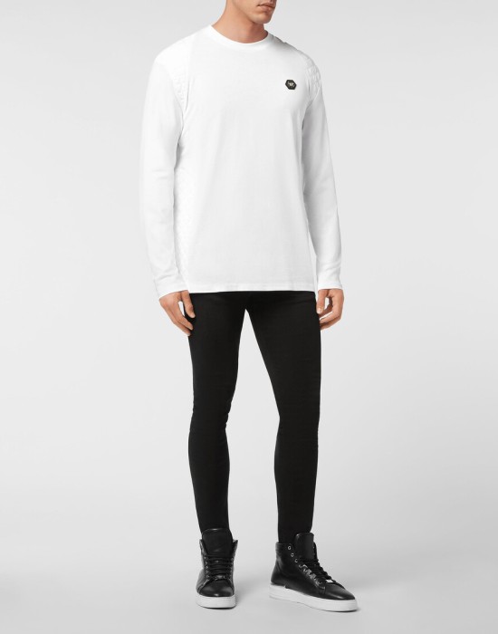 Товар белого цвета с внутренней стороны