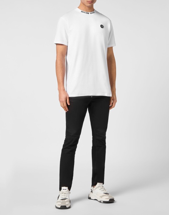 Товар белого цвета с внутренней стороны