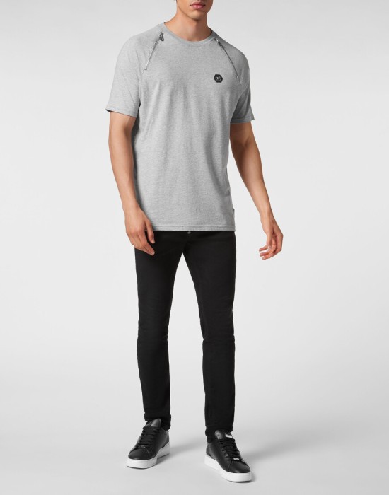 Товар серого цвета с внутренней стороны