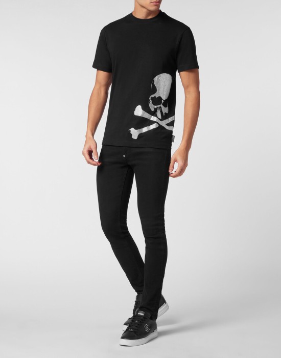 Товар черного цвета с внутренней стороны