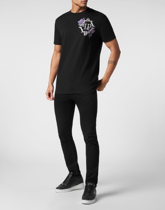 Товар черного цвета с внутренней стороны