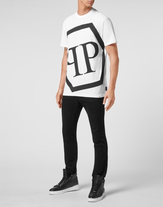 Товар белого цвета с внутренней стороны