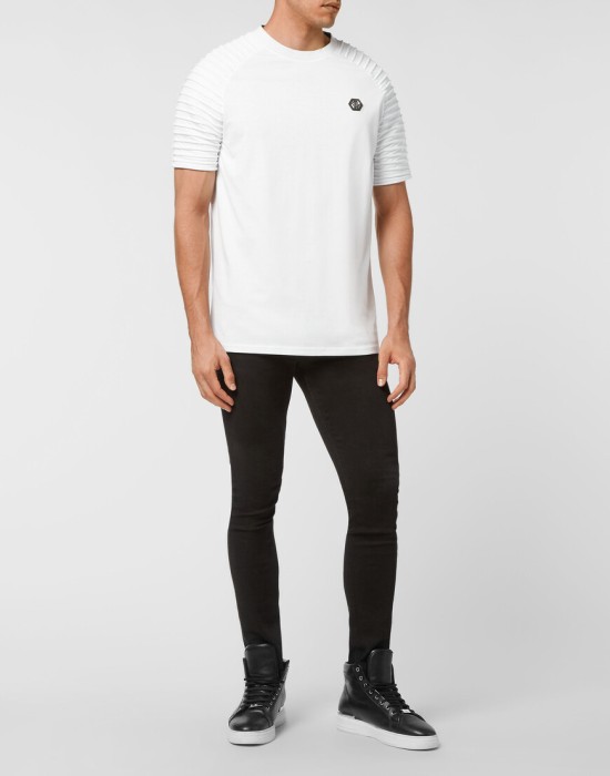 Товар белого цвета с внутренней стороны