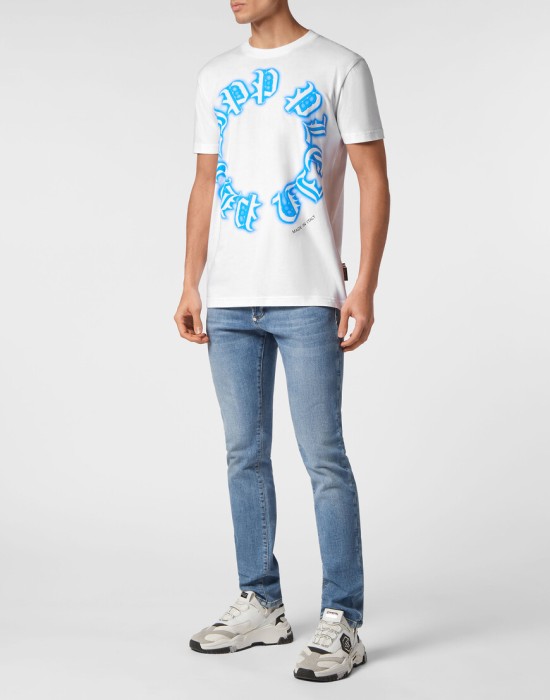 Товар белого цвета с внутренней стороны