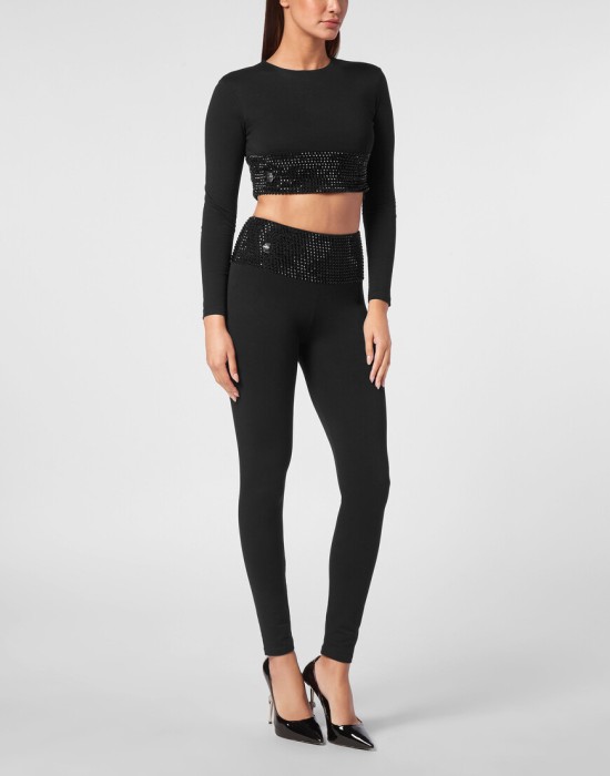 Товар черного цвета с внутренней стороны