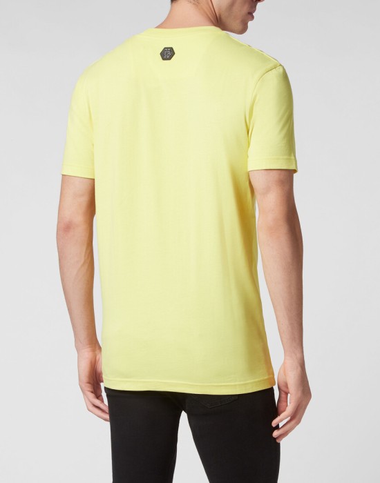 футболка  из америки вид сбоку