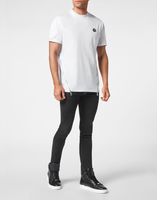 Товар белого цвета с внутренней стороны