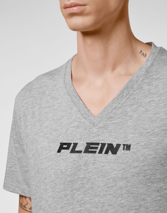 футболка  из америки вид сбоку