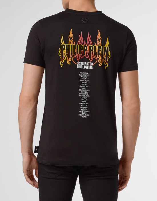 Товар черного цвета с внутренней стороны