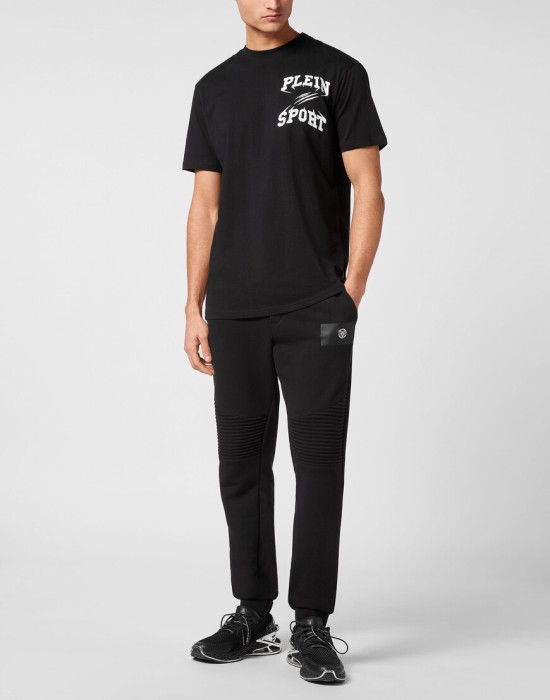 Товар черного цвета с внутренней стороны